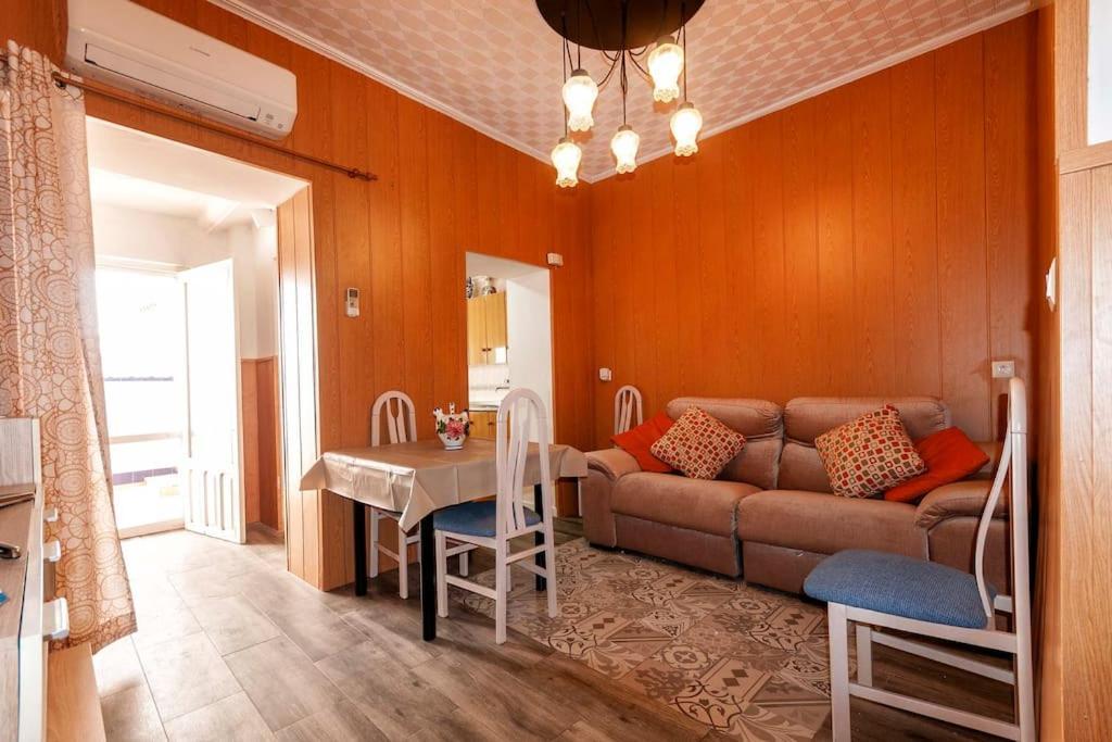 The Little House In The Neighbourhood Villa อาลิกันเต ภายนอก รูปภาพ