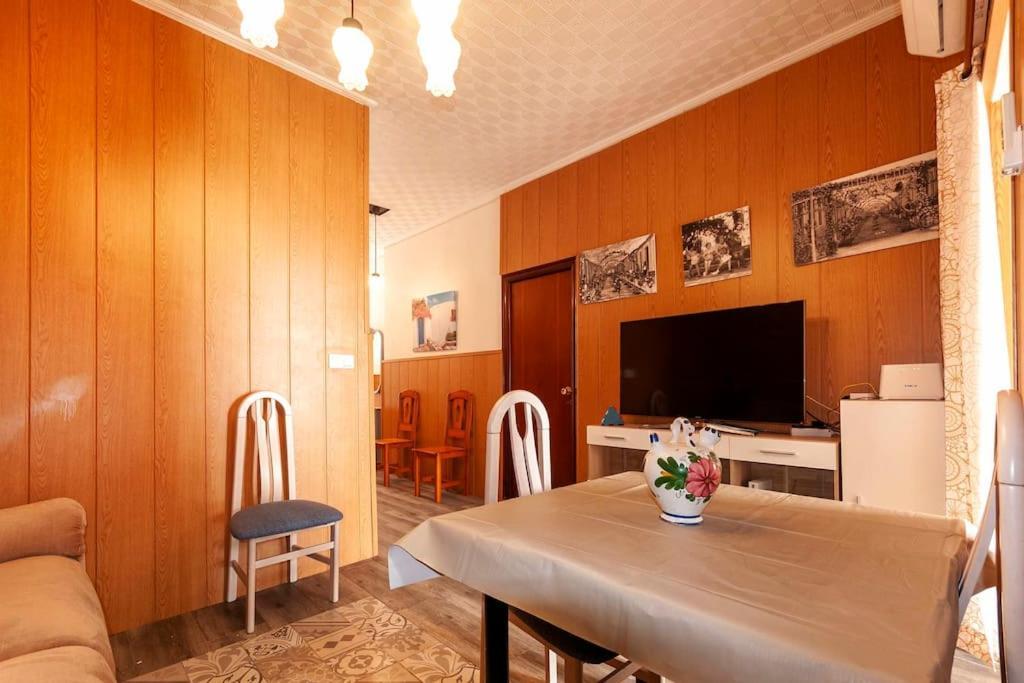 The Little House In The Neighbourhood Villa อาลิกันเต ภายนอก รูปภาพ