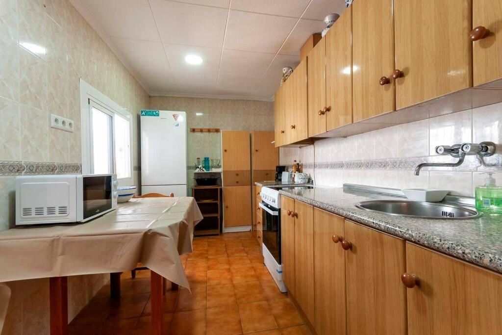 The Little House In The Neighbourhood Villa อาลิกันเต ภายนอก รูปภาพ